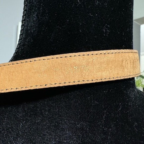 Vintage Moschino black leather belt with heart locket-Preloved - Picture 2 of 12